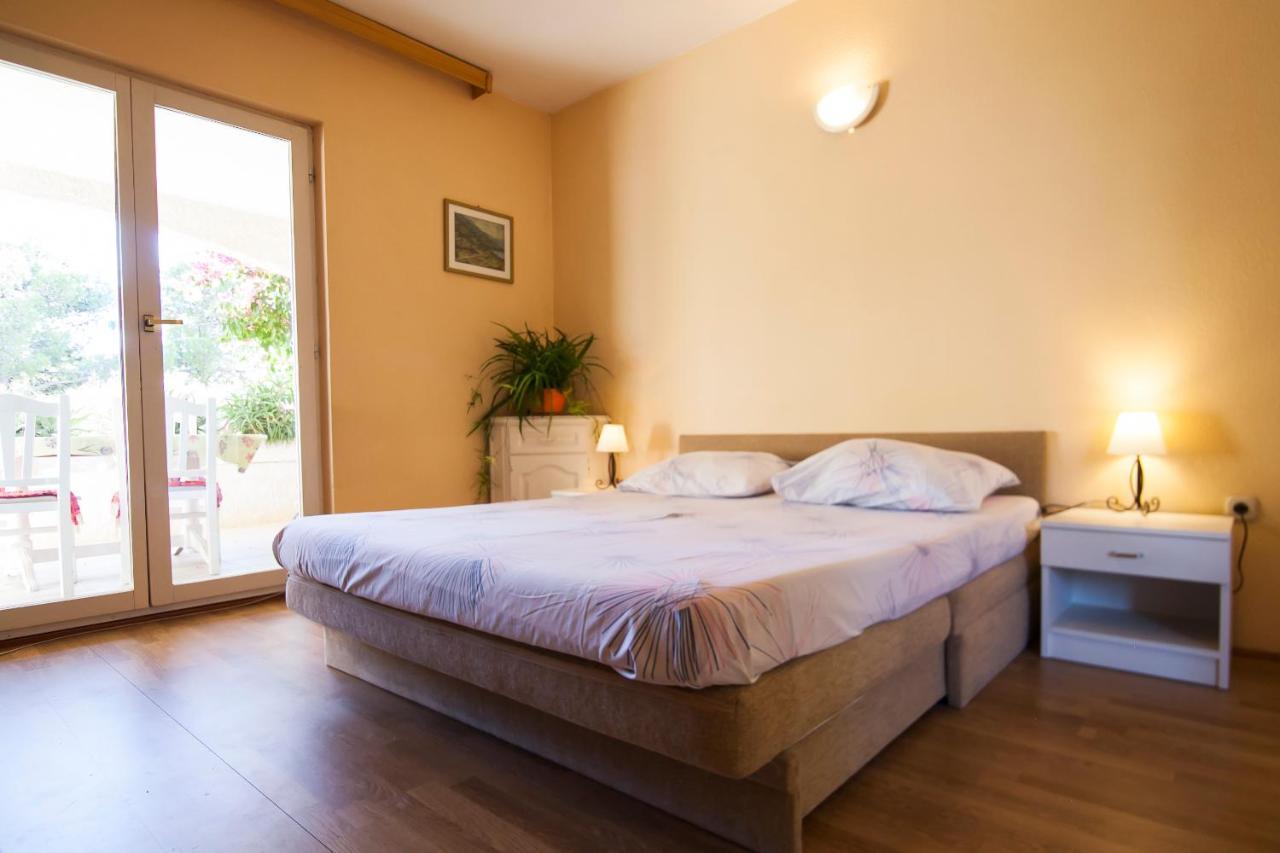 Apartments Radic Бол Экстерьер фото