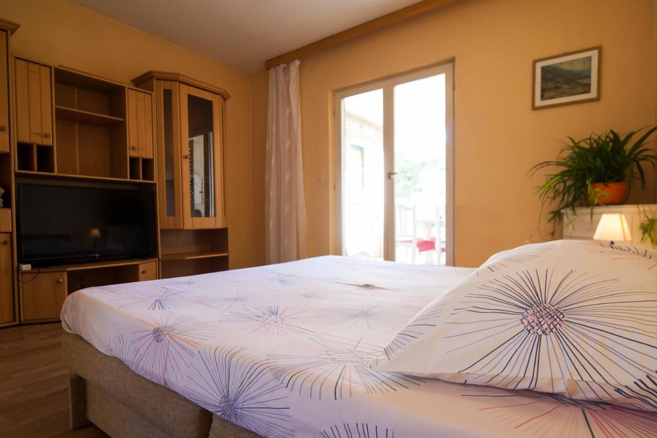 Apartments Radic Бол Экстерьер фото