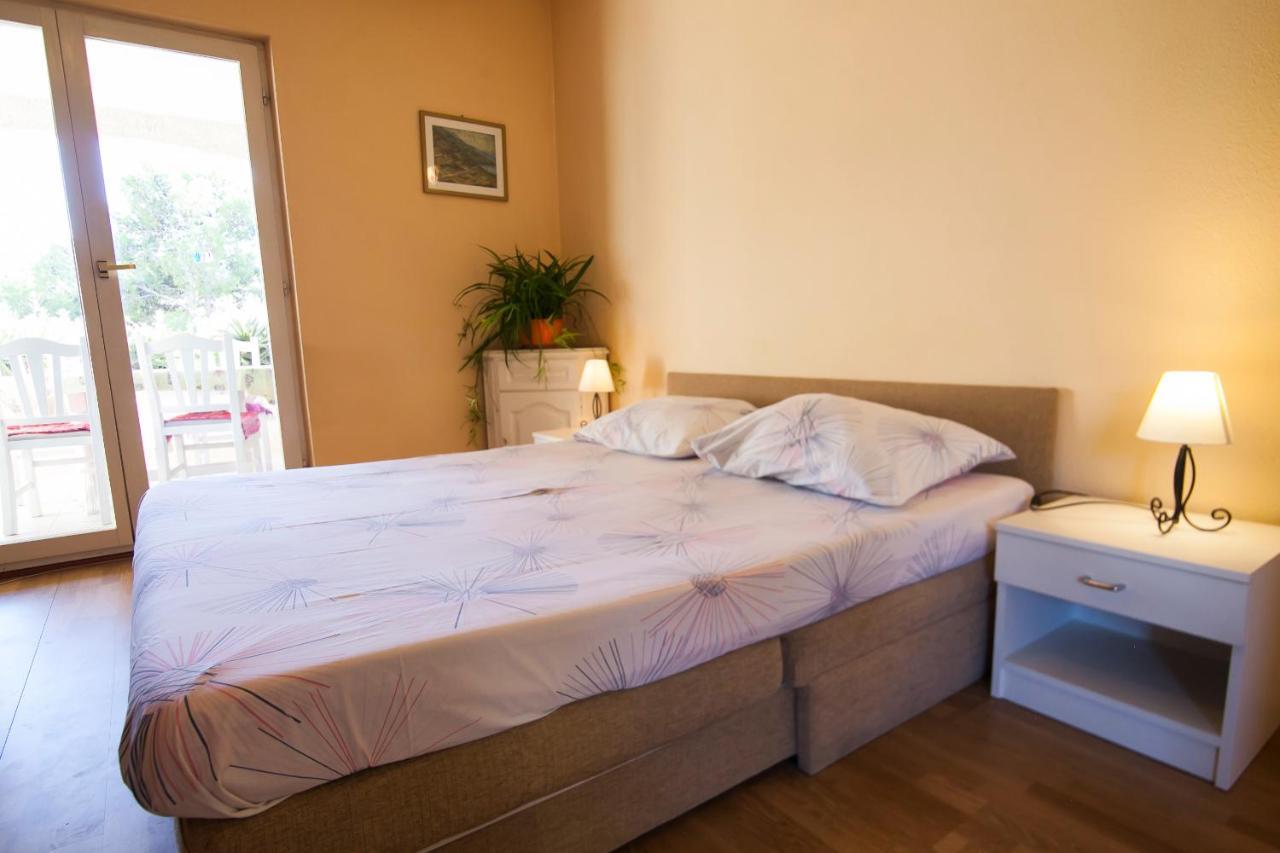 Apartments Radic Бол Экстерьер фото