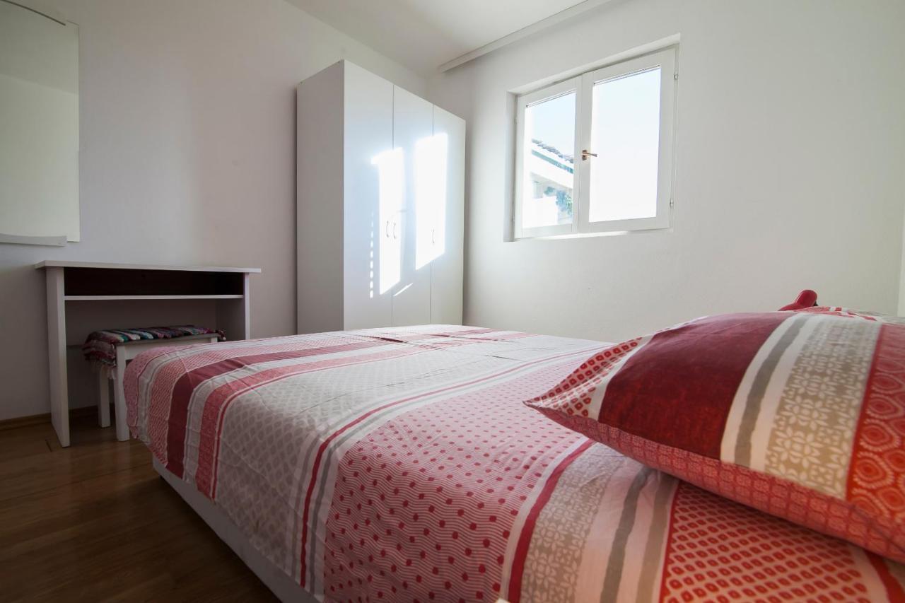 Apartments Radic Бол Экстерьер фото