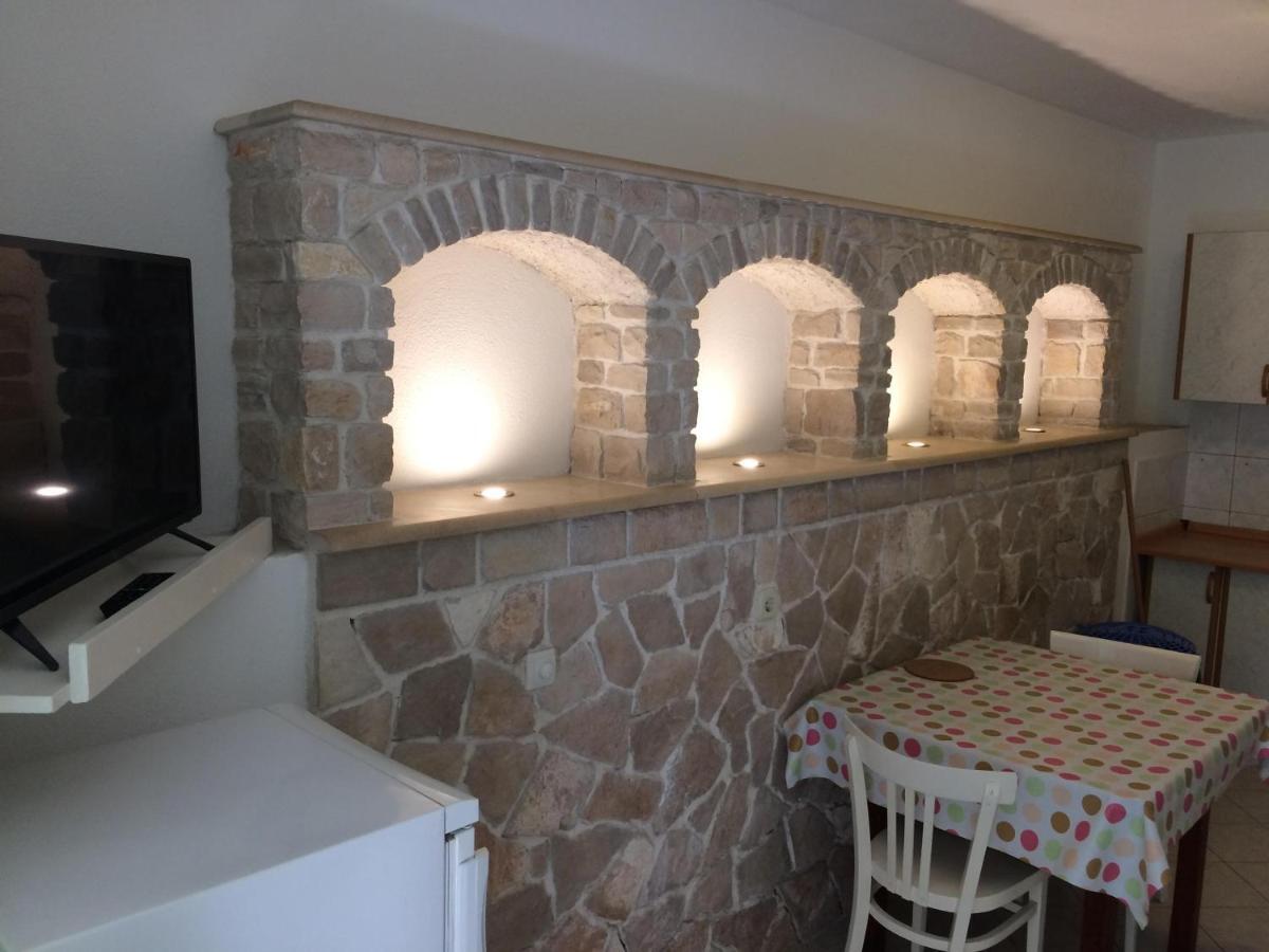 Apartments Radic Бол Экстерьер фото